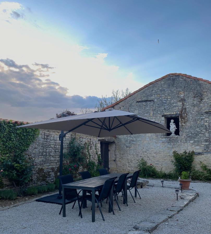 Maison Dix Tusson Esterno foto