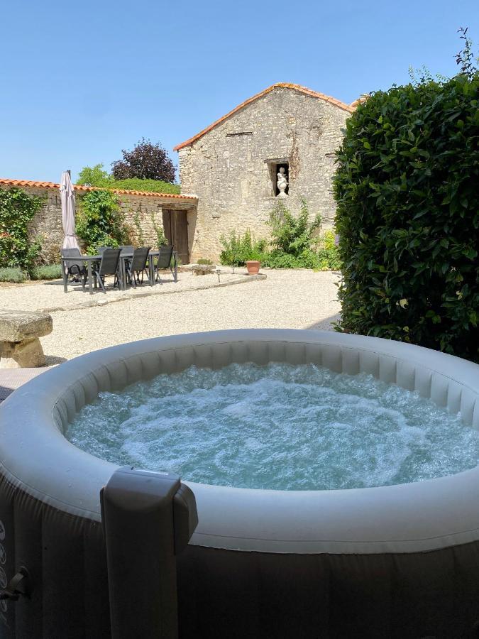 Maison Dix Tusson Esterno foto