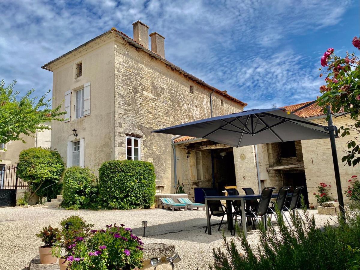 Maison Dix Tusson Esterno foto